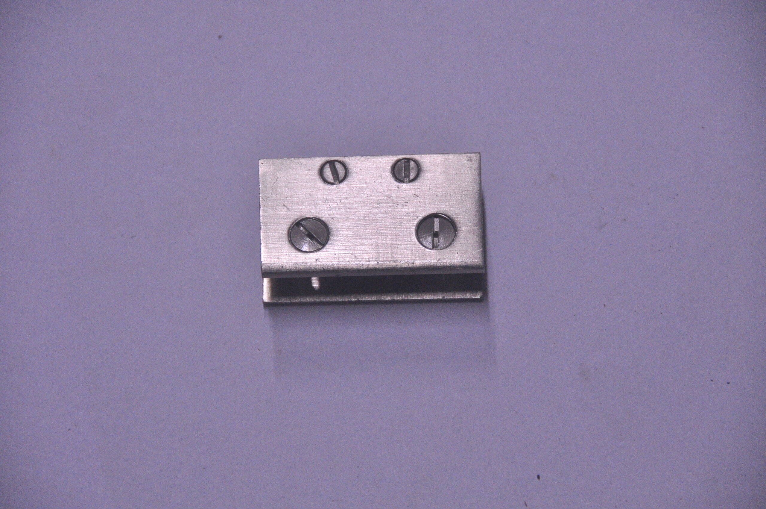 RL-18 FOLDING BRACKET